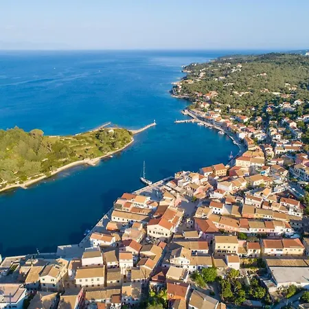 Penelope Longos (Paxos)